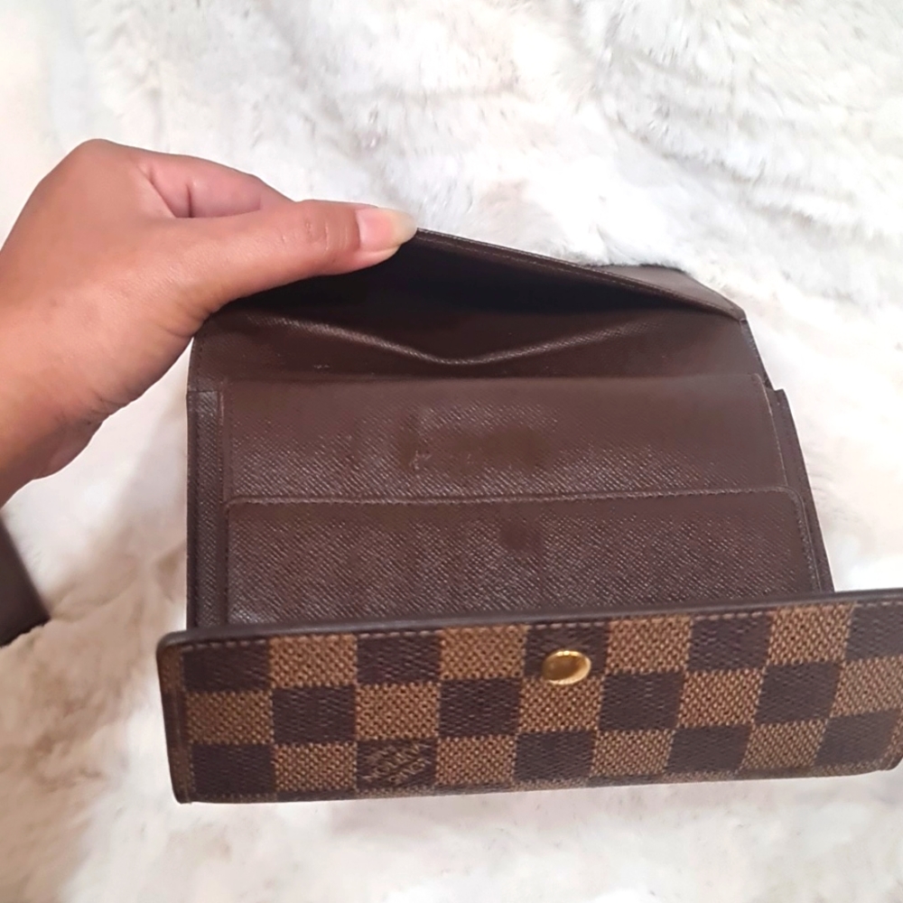 EUC Auth LV Damier Trifold wallet with insert. - Picture 9 of 15